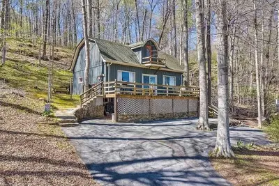 Image de Peaceful 2-bedroom house, beautiful Lake view.