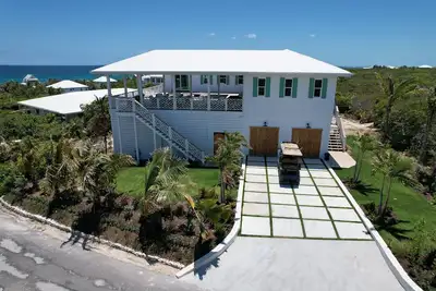 Image de \"Duck Out\"- Built in Feb 2025- Solar/ Generator, Pool, Boat Slip- Elbow Cay