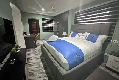 Image de Arek Condos- Your Charming Tropical Home Away from Home in the Heart of Accra.