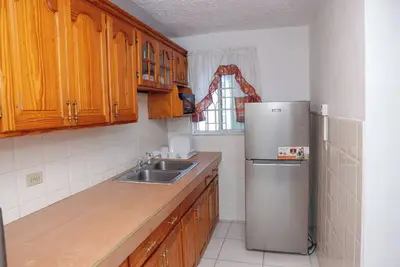 Image de Coastal Comfort in St. Andrew – 3-Bedroom Apartment by the Sea