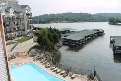 Image de Newly remodeled 4bdr/3ba modern condo with 12x28 Boat Slip