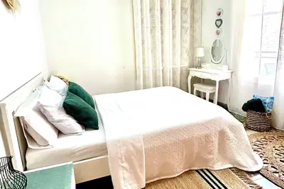 Image de Very centrally located apartment, close to everything, beach, port, restaurants, stores, etc.