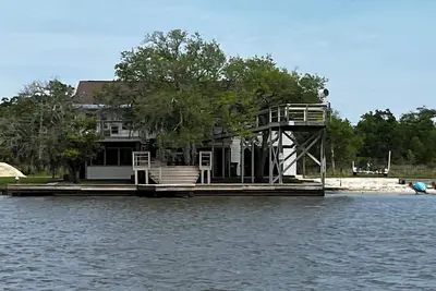 Image de Quiet Waterfront camp15 minutes from Bay St. Louis. Excellent family Reunions!