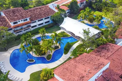 Image de Residential Family Suite at the Delightful Coronado Beach Club.