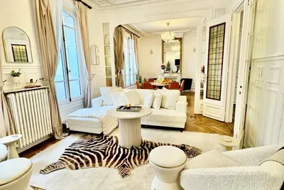 Image de Elegant Unique 2br Condo • 100m² • Quiet Luxury with Workspace • Central Paris 9