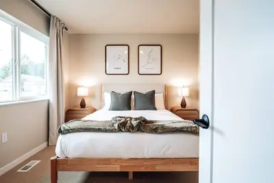 Image de Prime Eagle River Stay : Walkable Location