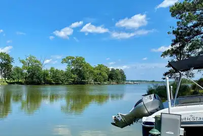 Image de Spacious Water Front House off of Potomac River 5 Bedroom/ 5 Full Bath