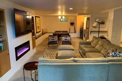 Image de Downtown! Private Entrance Guest Suite in State College.