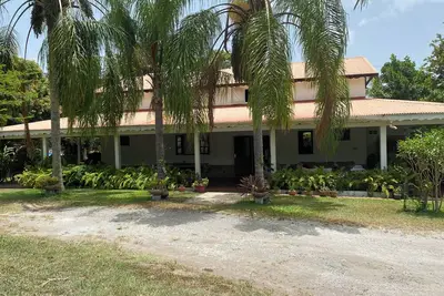 Image de Habitation « Bord-de-mer »\nVilla 2 chambres 2 salles de bain piscine Bord de mer