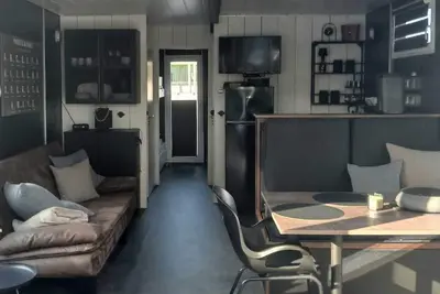 Image de Houseboat \"Frodewin\" experience on the water in Aurich harbor