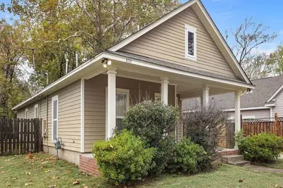 Image de The La Petite Haven of Woodlawn w/ Backyard Lounge