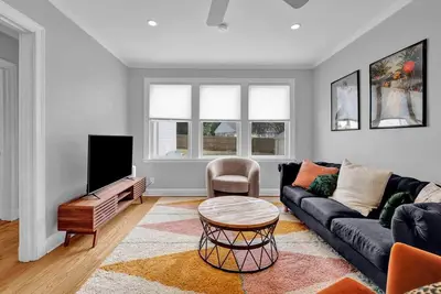 Image de High Point Terrace Bungalow, Walk to Greenline