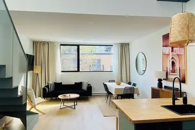 Image de Stylish Two-Level Apartment with Private Rooftop Terrace – Downtown Montreal