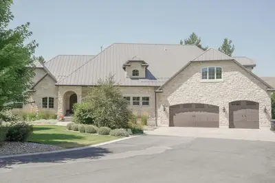 Image de Secluded and peaceful country home near mountains, reservoir, ski resorts.