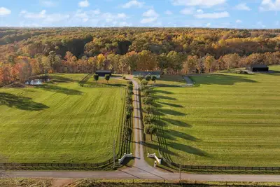 Image de Hidden Falls Farm – Sleeps 14, Modern Retreat with Crafting & Quilting Studio