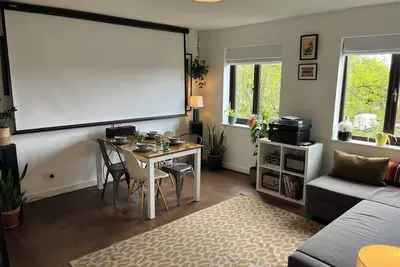 Image de One bed flat with sofa bed, parking & home cinema