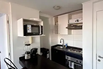 Image de Centrally located apartment, fully equipped, with beautiful terrace, steps from the Metro.