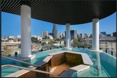 Image de 20th-Floor Urban Oasis Fv