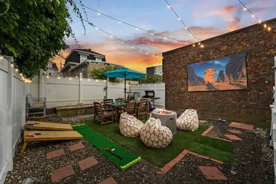 Image de New! Backyard Oasis Free parking GameRoom Min to T