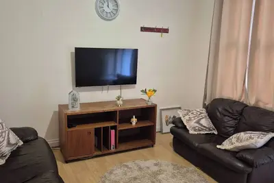 Image de Spacieuse grande maison 4br Gare Université