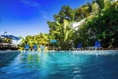 Image de Élégant 2r-2b Apt près de la plage et de la rue principale