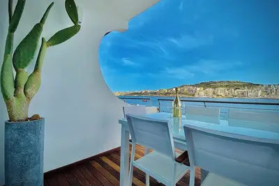 Image de Renovated 2022: Sleep to the Sound of the Sea - Gym and Direct Access To Sea