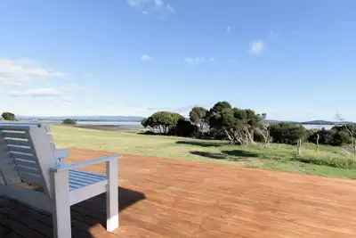 Image de Waterfront Home with a View and Deck