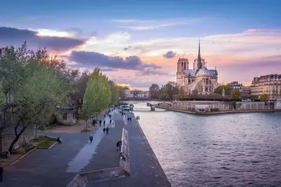 Image de Direct Views Of Notre Dame, Overlooking The Seine At Quai De La Tournelle