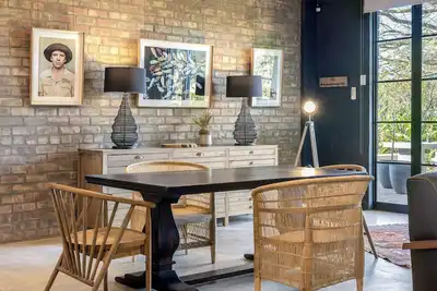 Image de An exquisite, spacious 2-bedroom apartment in the heart of the Winelands.