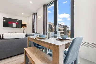 Central - Parking - Sleeps 8 - Gym