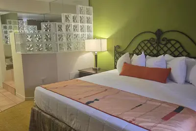 Image de Cozy 2-bedroom apartment in charming Weston with Ac, fitness room