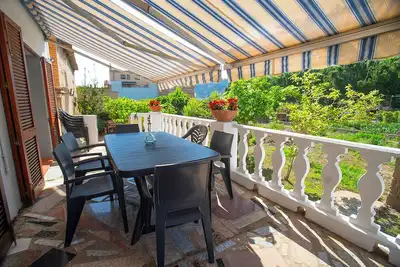 Image de Centrally located house in Benifallet with large garden, ideal for families, friends and pets.