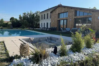 Image de Villa avec piscine et grand jardin – à 15 min de Bordeaux