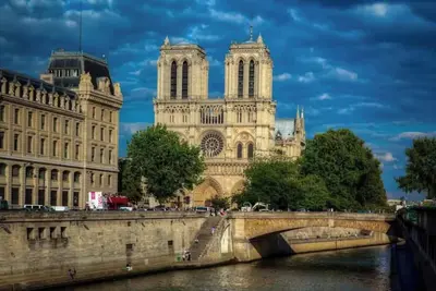 Image de An Unparalleled View Of The Seine & The Iconic Notre-Dame  - Quai St Michel