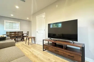 A Comfortable Home Near Caltech