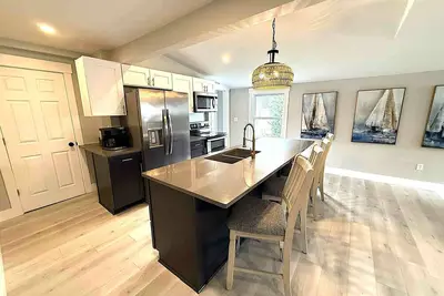 Image de Beautiful Lakehouse close to everything!