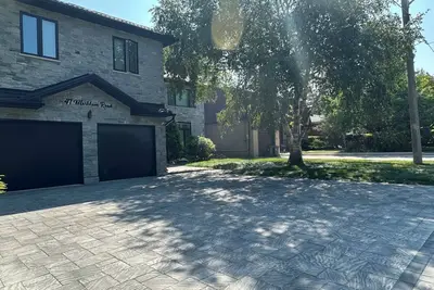 Image de 2 Bedrooms with one full washroom in Scarborough On