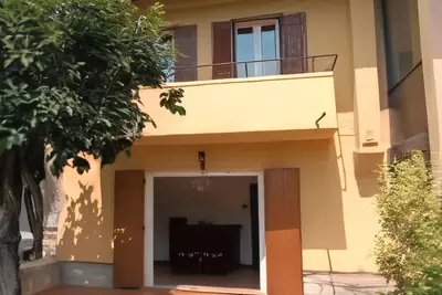 Image de Charming 110m2 rustic house with WiFi, air conditioning, parking, and garden.