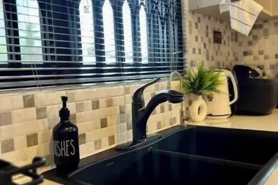 Image de Self-compound 2br house w/bbq grill & generator