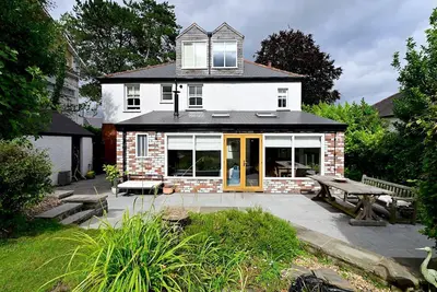 Image de Pass the Keys | 4-Bedroom Retreat in Radyr w/Lush Gardens & Parking