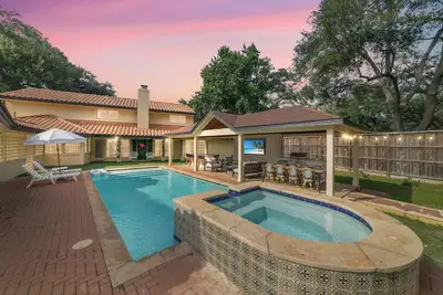Image de Katy Oasis with Huge Patio, Pool & Game Room