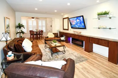 Image de Home Away from Home I Fully Furnished 2br + 2ba Apartment