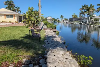 Image de Waterfront Bungalow