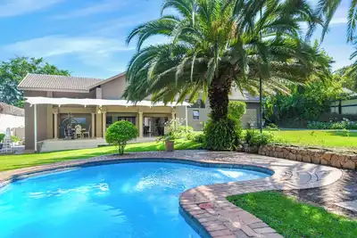 Image de Luxurious 5-Bed Home with Private Cinema & Pool