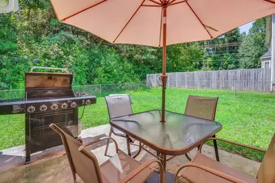 Image de < 4 Mi to Dtwn Greensboro: Renovated Home w/ Yard!