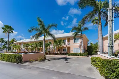 Image de Escape, Enjoy, Unwind to Kailegría, 2br, 2ba condo in Cayman Kai’s Kaibo Yacht Club