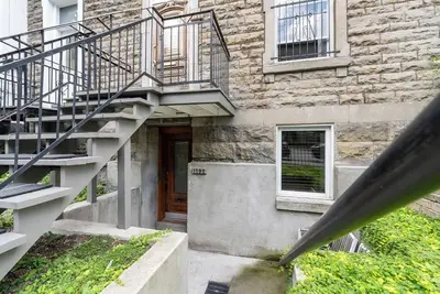 Image de une retraite de qualité au niveau du jardin en centre-ville