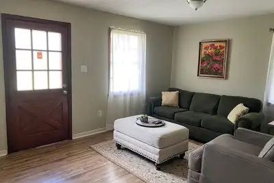 Image de Cozy Peacock House in quiet neighborhood in Jackson