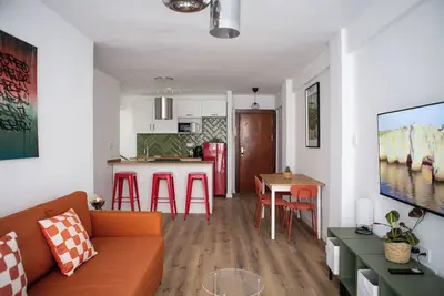 Image de Contemporary 3br Near Beach with True Local Feel