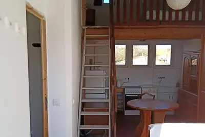 Image de Studio avec grande terrasse et climatisation – Proche université et centre-ville